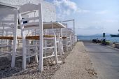 Βγάζουν διαρκώς... λαβράκια οι ελεγκτές της ΑΑΔΕ-Νέα λουκέτα σε νησιά