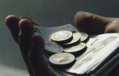 Μειώθηκε κατά 8 δισ. ευρώ το μισθολογικό κόστος στο Δημόσιο από το 2010