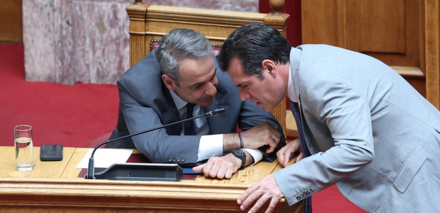 Η μάταιη απόπειρα της κυβέρνησης να «μαζέψει» τις απώλειες από τα δεξιά