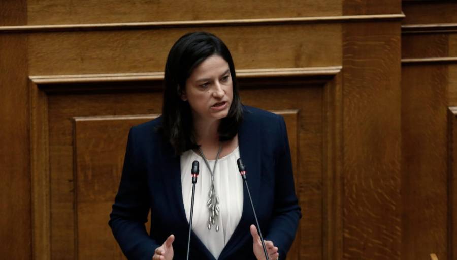Στη Βουλή την Τρίτη η κατάργηση κλήρωσης για τους σημαιοφόρους