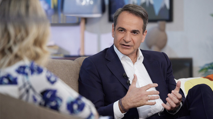 Economist: Δύο βαρίδια στο success story του Μητσοτάκη