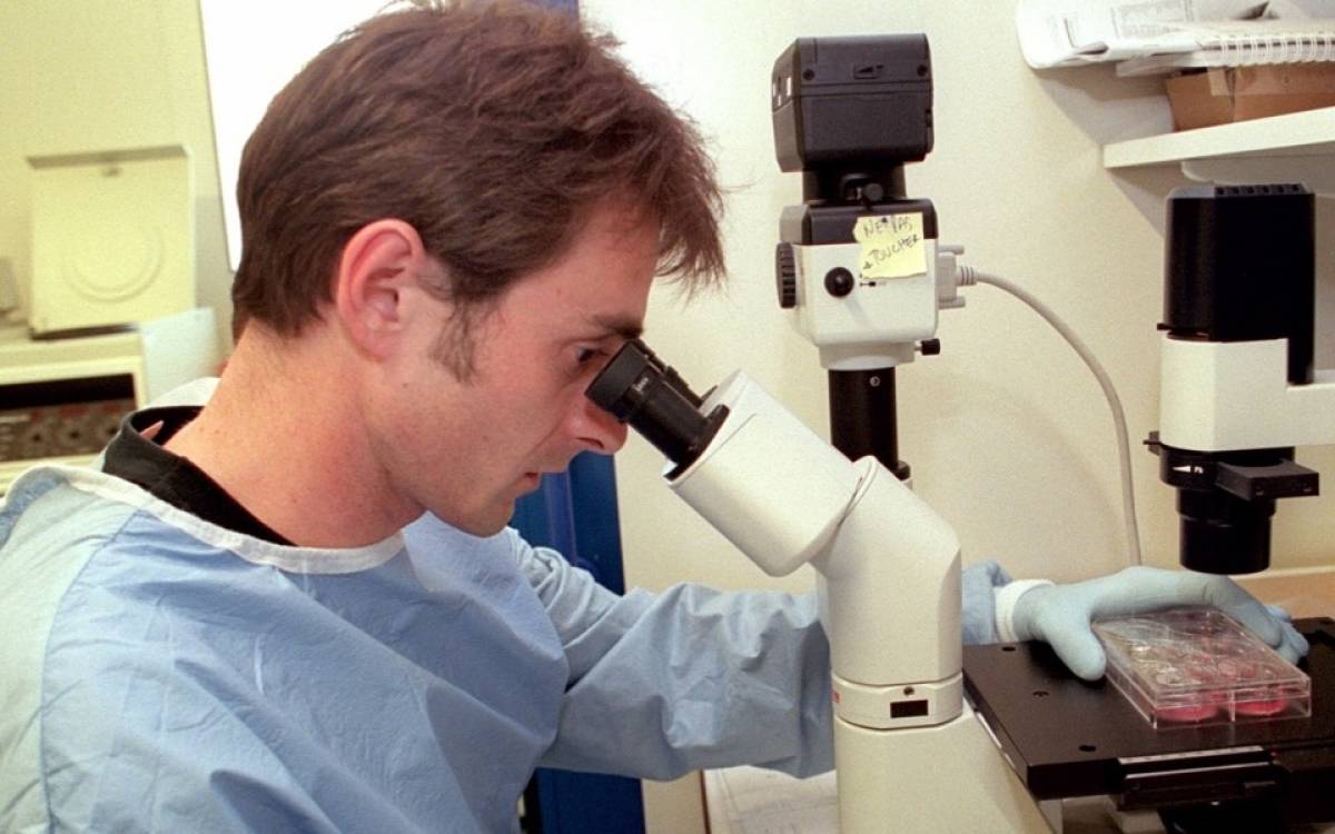 HIV: Ένας στους δύο ασθενείς δυσκολεύεται να κάνει απαραίτητες εξετάσεις