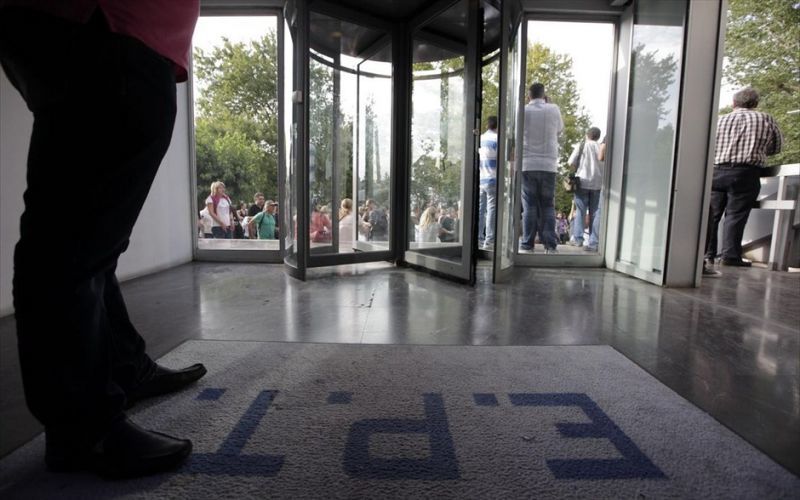 Στα 500 εκατ. ευρώ οι απώλειες του κράτους από το κλείσιμο της ΕΡΤ, λένε οι εργαζόμενοι