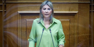 Μακρή: Δεν υπάρχει εισήγηση για επαναφορά μάσκας στα σχολεία