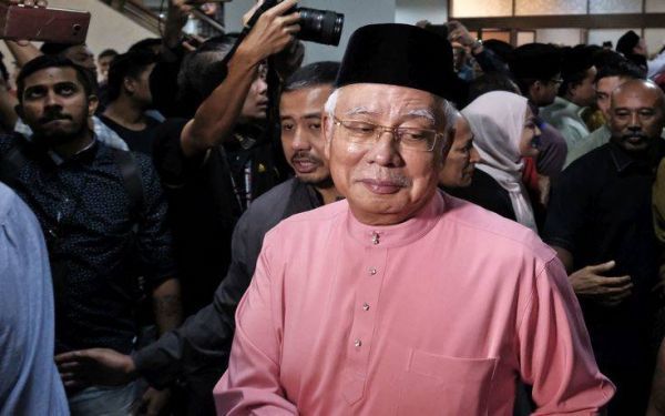 Απαγόρευση εξόδου για τον πρώην πρωθυπουργό της Μαλαισίας
