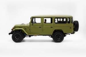 Ένα υπέροχο δυνατό και ανανεωμένο 1981 Toyota Land Cruiser G45