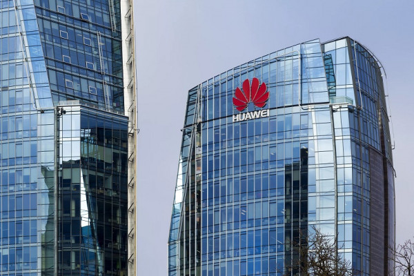 Huawei: Μικρή αύξηση των εσόδων το β’ τρίμηνο