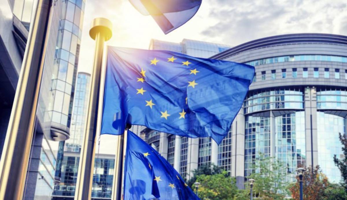 Συζητείται πρόταση της Κομισιόν για ελεύθερη κυκλοφορία κατά την πανδημία
