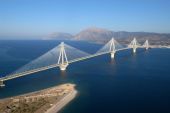 Διαμαρτυρία τρίτεκνων οικογενειών στα διόδια του Ρίου