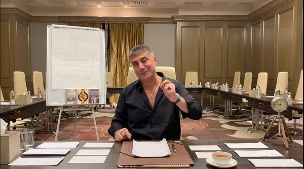 «Πυρά» Πεκέρ κατά Ερντογάν: Μαζί στέλναμε όπλα στη Συρία