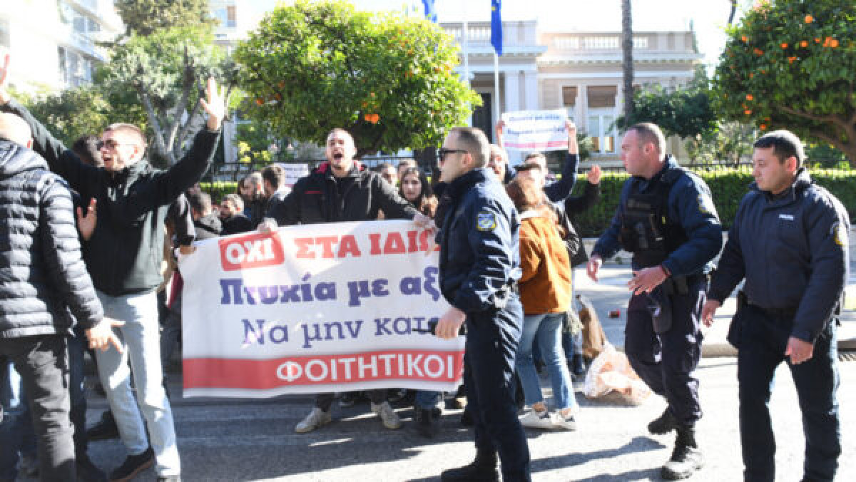 Στους δρόμους οι φοιτητές για τη στέγη: Ζητούν επίδομα €500, πλαφόν στα ενοίκια και δωρεάν παροχές