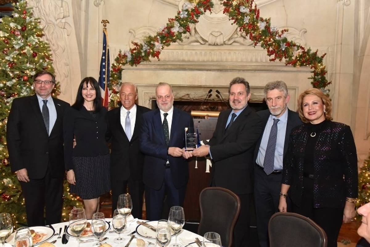 Capital Link: Βράβευση Μυτιληναίου για τη συμβολή του στην οικονομία