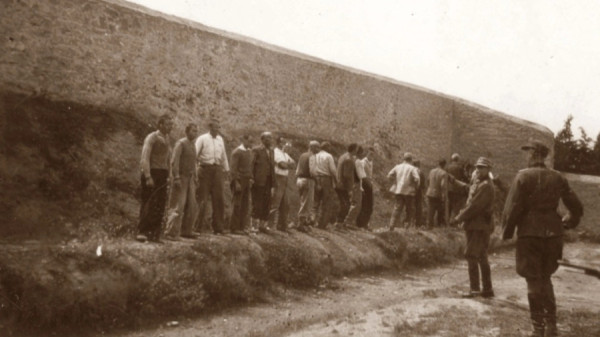 Αυθεντικές οι φωτογραφίες της Καισαριανής – Τις αγοράζει το Υπουργείο Πολιτισμού