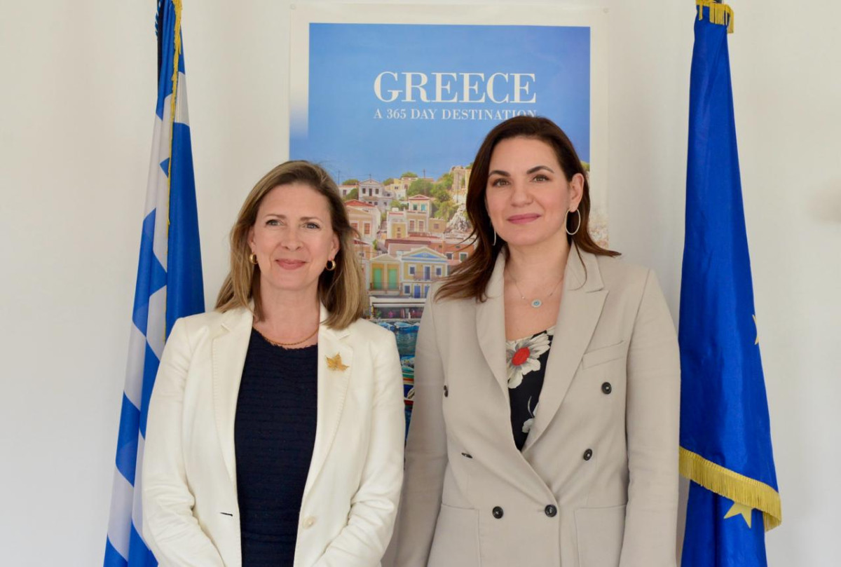 Κεφαλογιάννη: Συναντήσεις με πρέσβεις του Βελγίου και του Καναδά