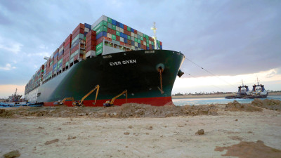 Maersk: Μηνύει την Evergreen για το «μπλόκο» στο Σουέζ