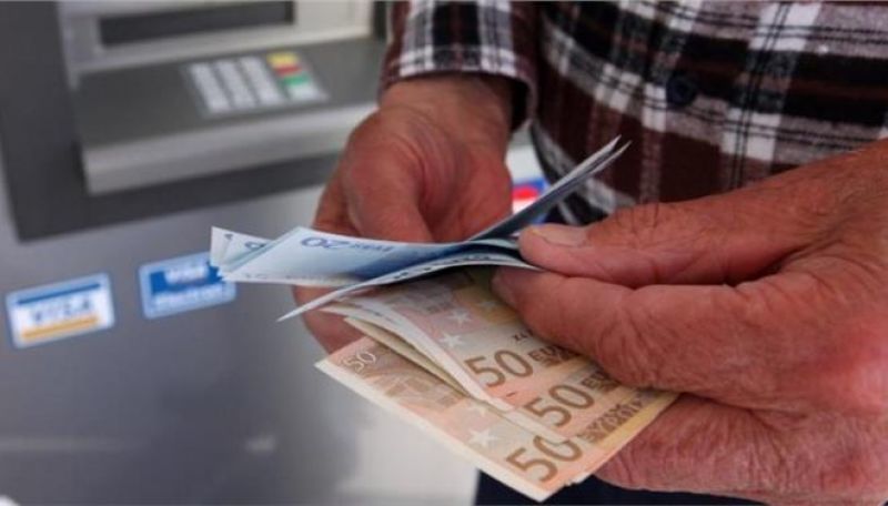 Έρχεται κρυφό «ψαλίδι» για τους συνταξιούχους που εξακολουθούν να εργάζονται