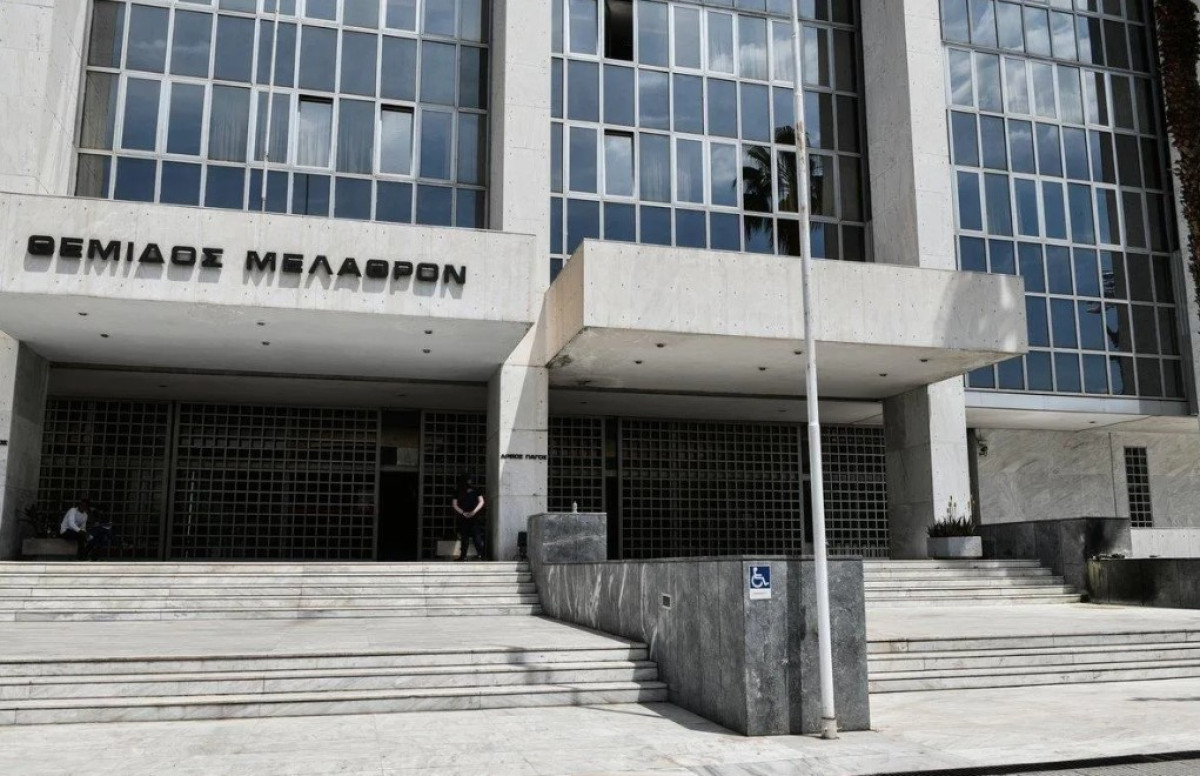Φωτιά στο Εφετείο Αθηνών- Εκκενώθηκε το κτίριο