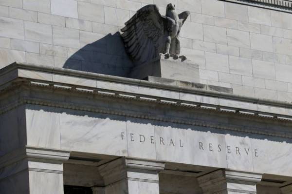 Νέα επίθεση Τραμπ στη Fed - Θετικά σχόλια για Ντράγκι