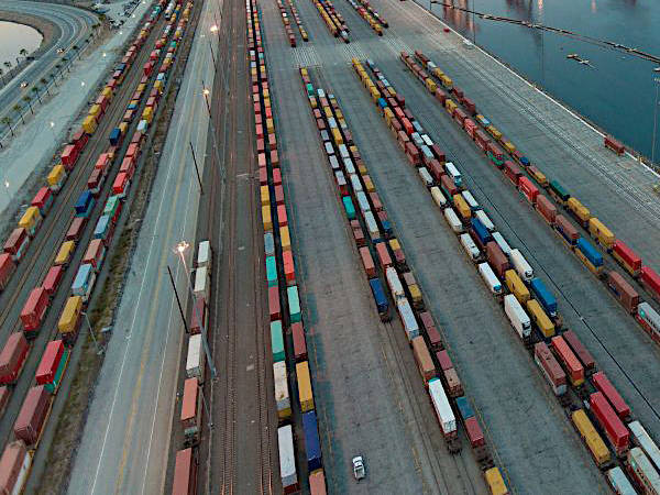 Το λιμάνι του Λονγκ Μπιτς ενισχύει τη σιδηροδρομική ικανότητα