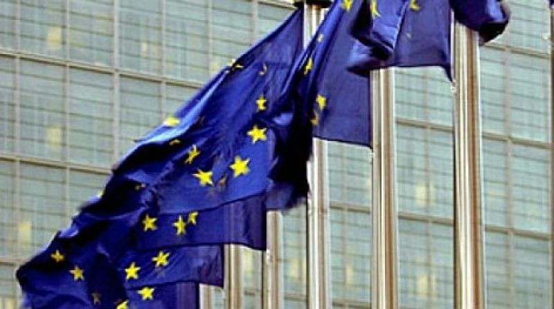 "Βαθιά ανήσυχη" η Κομισιόν για την παραίτηση Θεοχάρη- "Κακώς ανησυχείτε" απαντά ο Στουρνάρας
