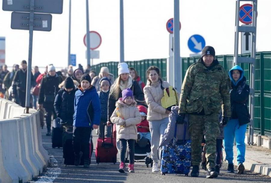 Υπ. Μετανάστευσης: Προσωρινή προστασία ενός έτους σε Ουκρανούς πρόσφυγες