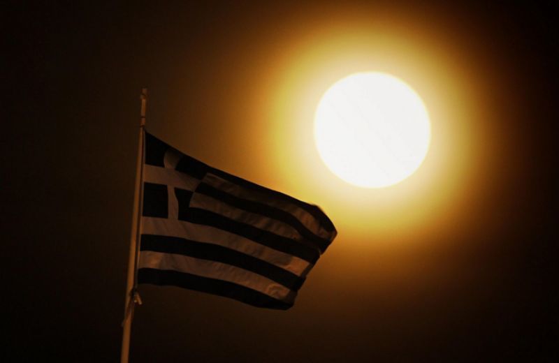 Αντικρουόμενες προβλέψεις για την ελληνική οικονομία το 2016