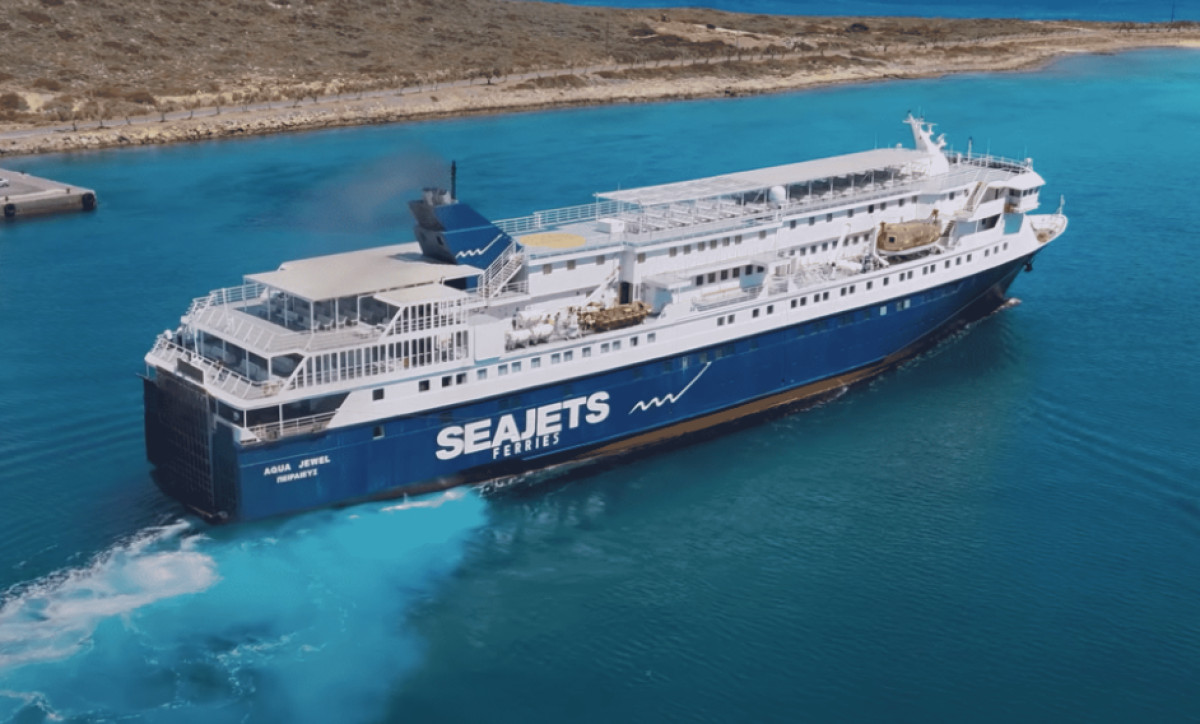 Aqua Jewel: Παραμένει στο Διακόφτι μετά την προσάραξή του