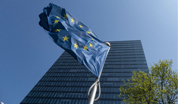 Κομισιόν προς Μόσχα για πετρέλαιο: Τερματίστε τον πόλεμο για να αρθούν οι κυρώσεις