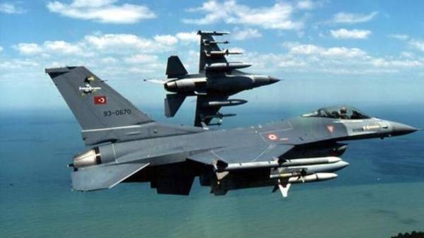 Τουρκικά F-16 πέταξαν πάνω από τη Ρω