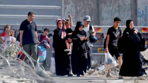 Γάζα: Τρίτο κομβόι ανθρωπιστικής βοήθειας διέσχισε το πέρασμα της Ράφα