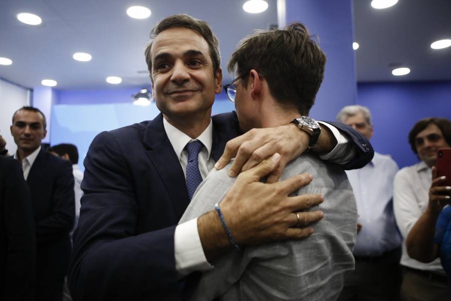 Ανάρτηση Μητσοτάκη για την ορκωμοσία του γιου του στην Αλεξανδρούπολη (photo)