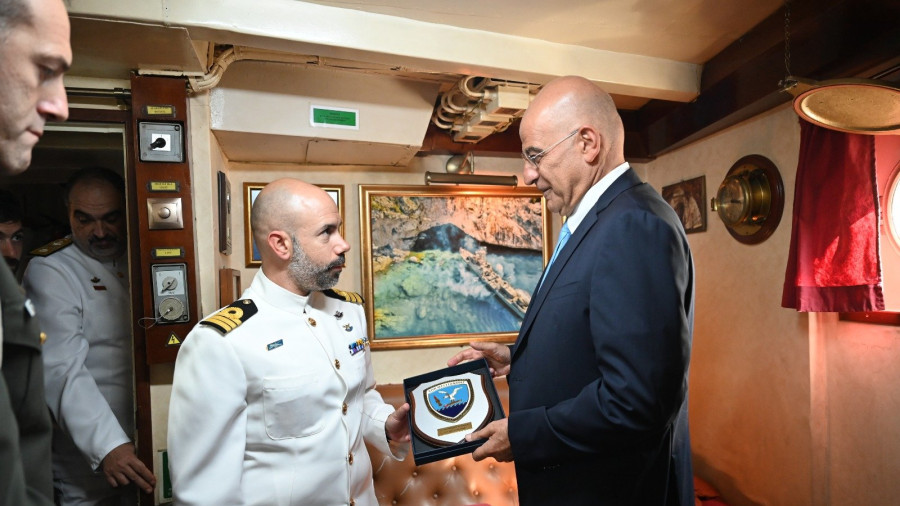 Στα Κύθηρα ο Δένδιας-«Γιορτάζει» τα 80 χρόνια απ'την απελευθέρωση του νησιού