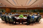 Τη "μπάλα" στο Eurogroup στέλνει η ΕΚΤ - Μομφές Δραγασάκη κατά Ντράγκι