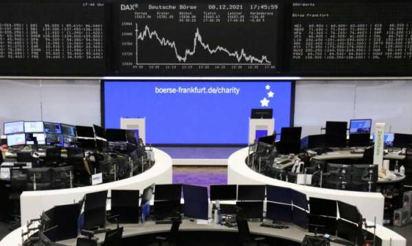 Ήπια διόρθωση στις ευρωαγορές, με το «βλέμμα» στην Όμικρον