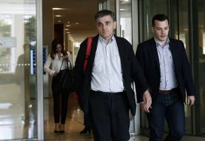 Καθοδόν οι Θεσμοί για να βάλουν στο μικροσκόπιο την οικονομία