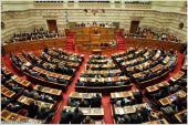 Σε εξέλιξη η ονομαστική ψηφοφορία στη Βουλή για το φορολογικό νομοσχέδιο