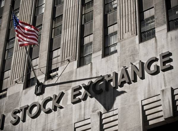 Wall Street: Η αγορά εργασίας την οδηγεί σε νέα ρεκόρ