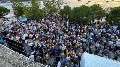 Πλήθος κόσμου στην εκδήλωση για την αποφυλάκιση Μπελέρη-Τα μηνύματα Μπακογιάννη-Ζέρβα