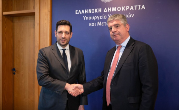 Υπουργείο Μεταφορών: Στρατηγική συνεργασία με την ΕΤΕπ για την ενεργειακή υποστήριξη των ηλεκτρικών λεωφορείων