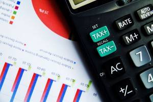 Πώς οι μειωμένοι συντελεστές ΦΠΑ εμποδίζουν τη…μείωση των κανονικών συντελεστών