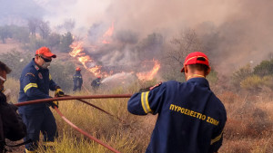 Πάτρα: Χωρίς ενεργό μέτωπο η φωτιά στο Γηροκομείο