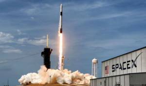 H SpaceX γράφει ιστορία-Έστειλε 4 αστροναύτες στον Διεθνή Διαστημικό Σταθμό
