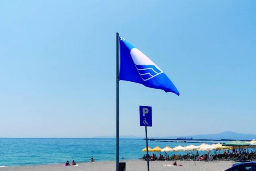 Χάνουν τη «Γαλάζια Σημαία» οκτώ ελληνικές παραλίες στο Αιγαίο