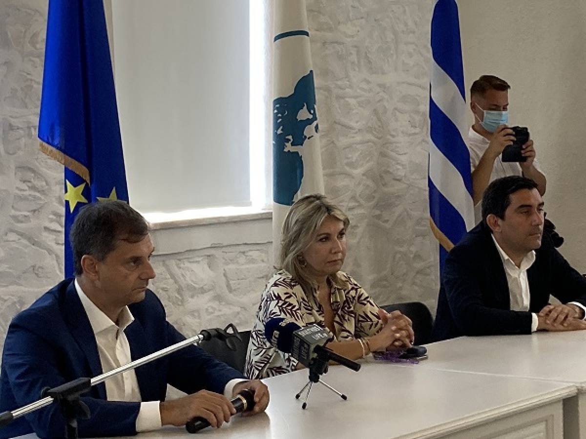 Θεοχάρης για εμβολιασμούς: Το εισιτήριο εξόδου προς την ελευθερία
