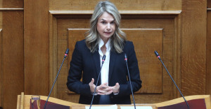 Αποστολάκη: Η κυβέρνηση βαφτίζει «προστασία» την εγκατάλειψη των οφειλετών