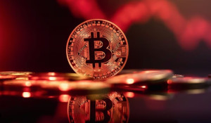 Το ισχυρό δολάριο «βυθίζει» το Bitcoin- Στα «κόκκινα» τα κρυπτονομίσματα