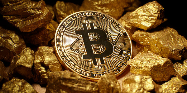 Σε νέο ιστορικό υψηλό ο χρυσός- Ανακτά δυνάμεις το Bitcoin