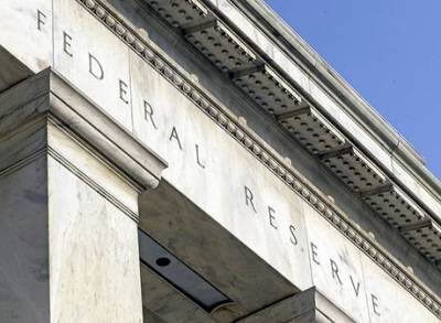 Fed: Σταθερά τα επιτόκια-Επιβράδυνση στην οικονομία