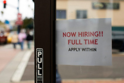 ΗΠΑ: 223.000 νέες θέσεις εργασίας το Δεκέμβριο-Στο 3,5% η ανεργία