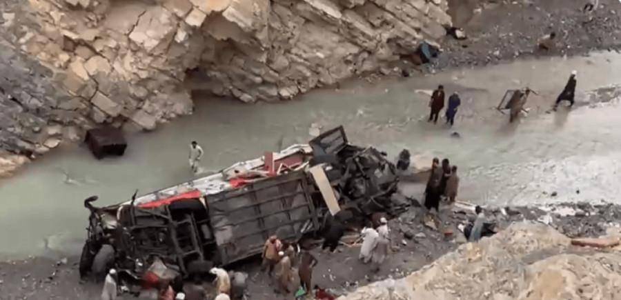 Πακιστάν: Τουλάχιστον 20 νεκροί σε δυστύχημα με λεωφορείο